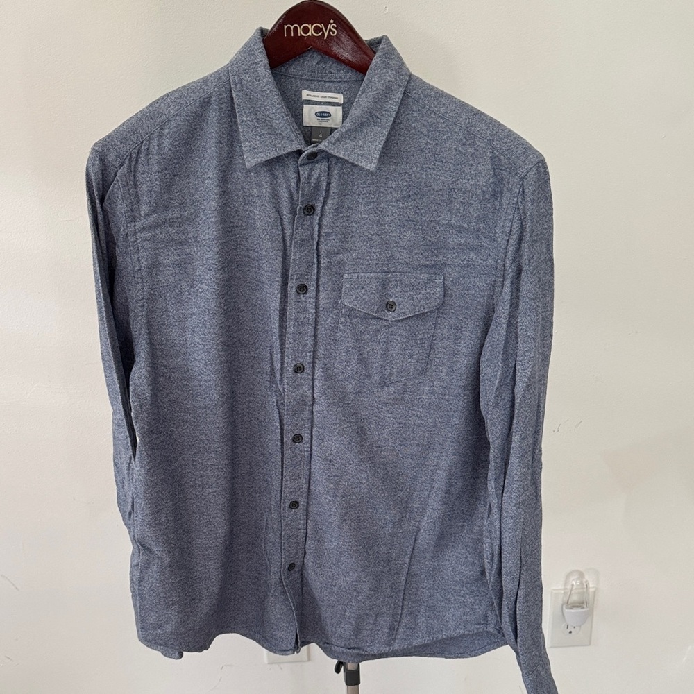 Old Navy Men’s Button Down
Size Large